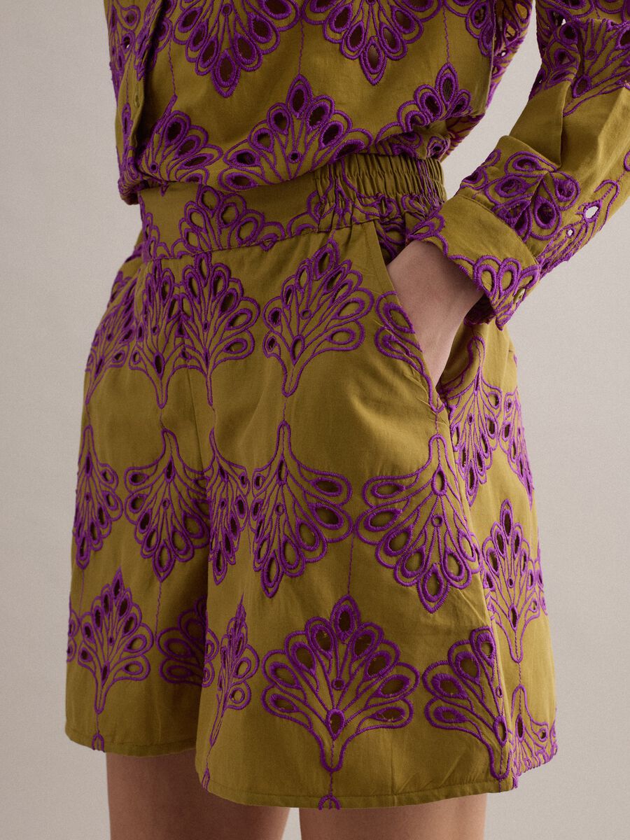 Multicolour pure cotton shorts with openwork embroidery, regular fit_3