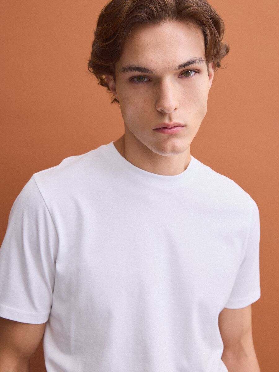 White pure-cotton crew-neck T-shirt in a regular fit_0