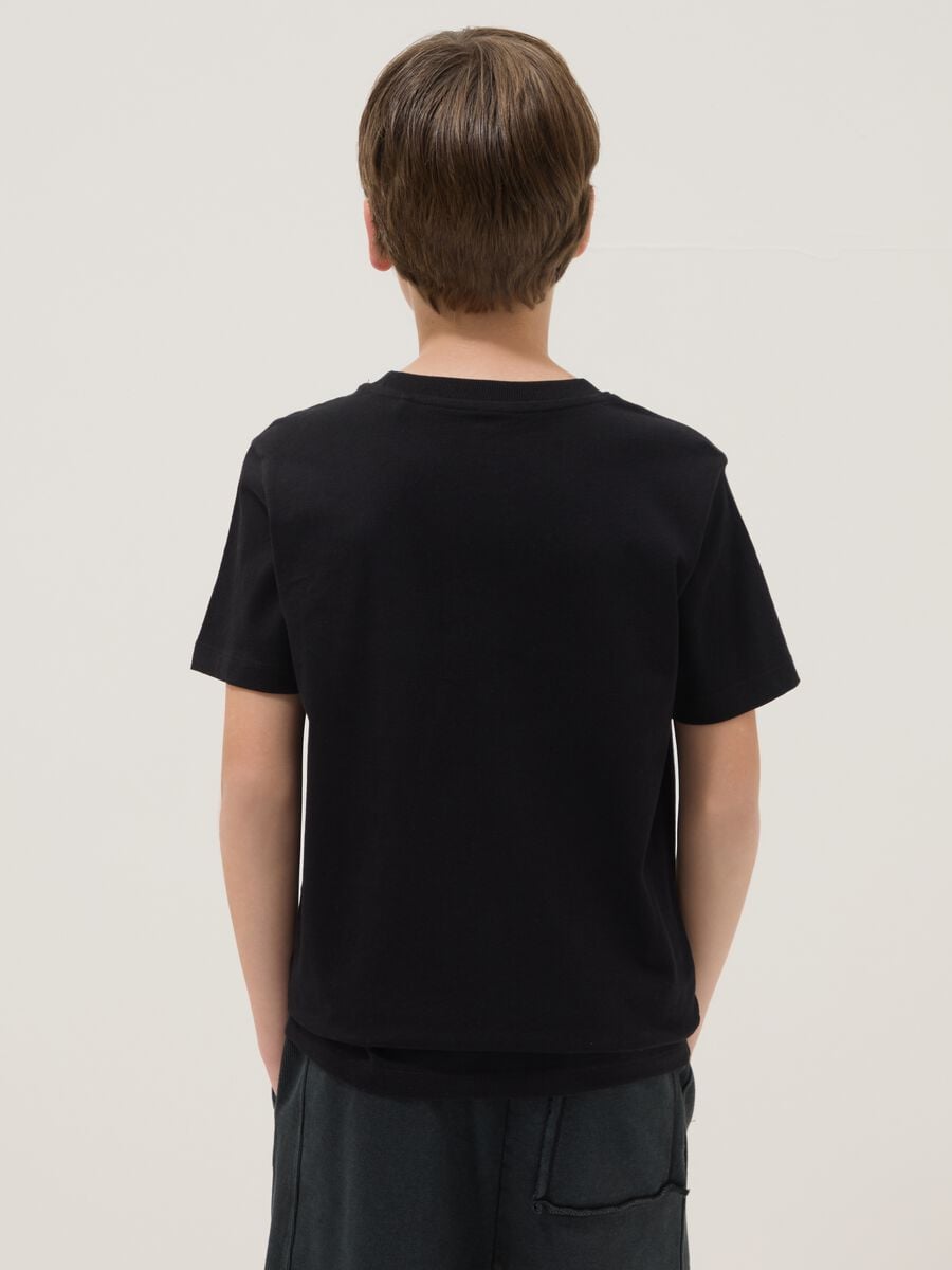 Schwarzes T-Shirt aus Bio-Baumwolle mit kurzen &Auml;rmeln_2