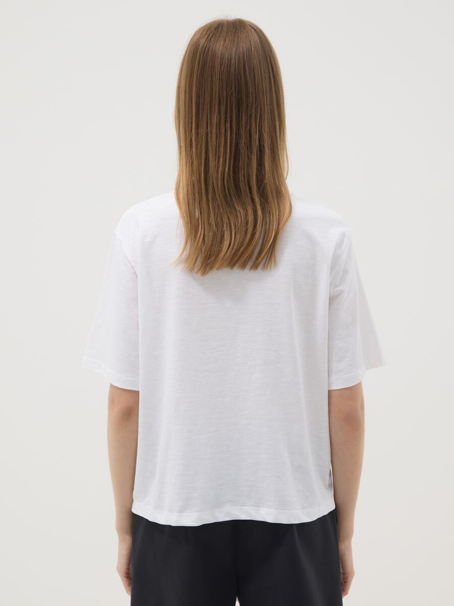 White pure cotton T-shirt with crochet appliqu&eacute;_3