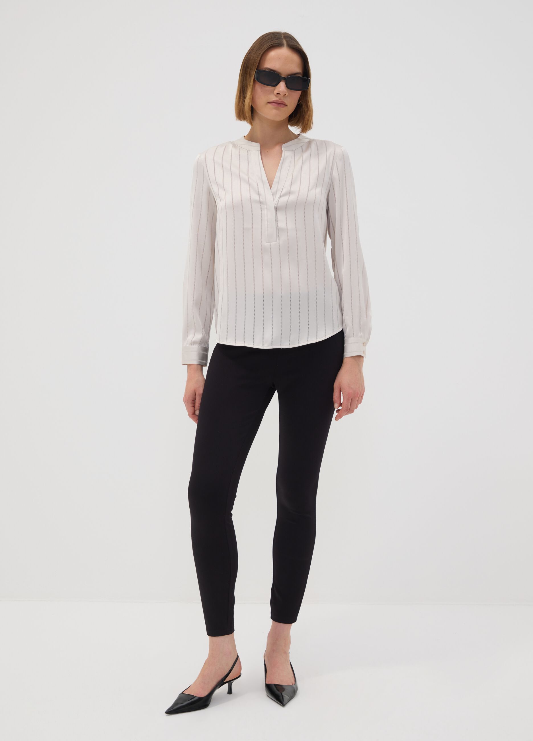 Camicia bianca in tessuto elasticizzato a righe