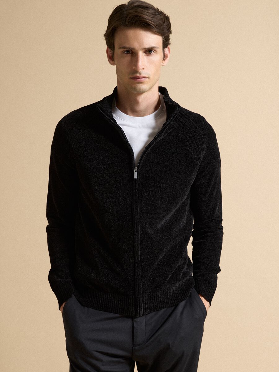Black full-zip cardigan with collar, regular fit_0