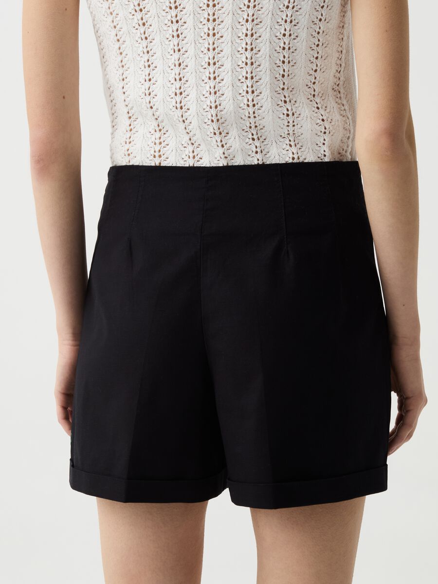 Stretch cotton shorts with turn-ups_2