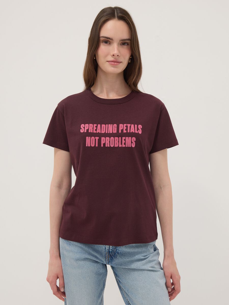 &Kappa;ό&kappa;&kappa;&iota;&nu;&omicron; T-shirt &alpha;&pi;ό 100% &beta;&alpha;&mu;&beta;ά&kappa;&iota; &mu;&epsilon; &sigma;&tau;ά&mu;&pi;&alpha; &mu;&pi;&rho;&omicron;&sigma;&tau;ά, regular &epsilon;&phi;&alpha;&rho;&mu;&omicron;&gamma;ή_1