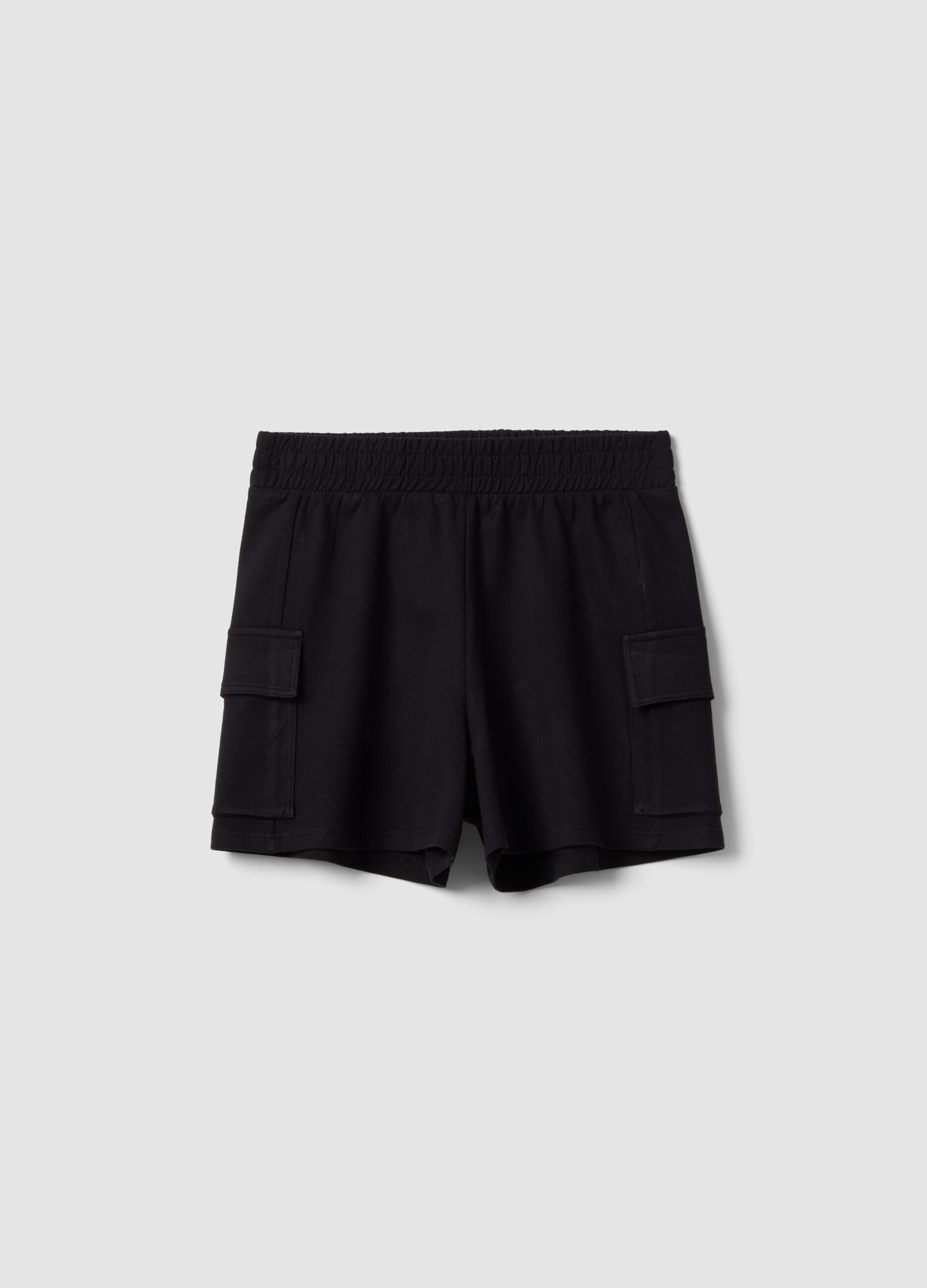 Shorts cargo negros de mezcla de algod&oacute;n para ni&ntilde;as con ajuste relajado