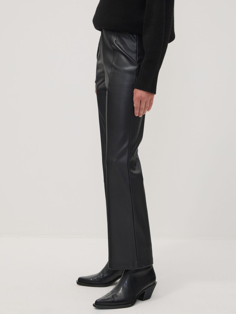 Leggings neri flare con vita regular ed elastico_2