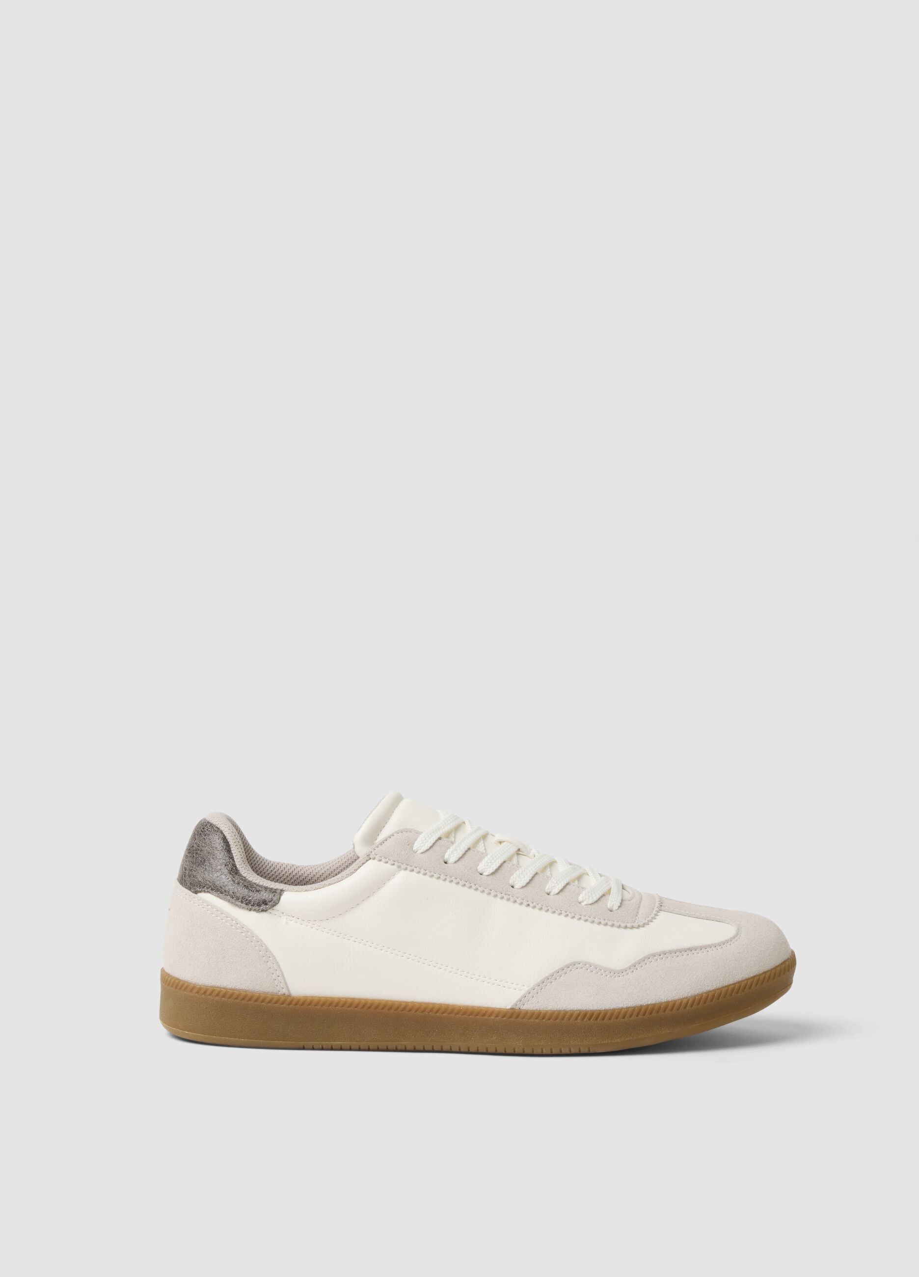 Casual white trainers with contrasting sole