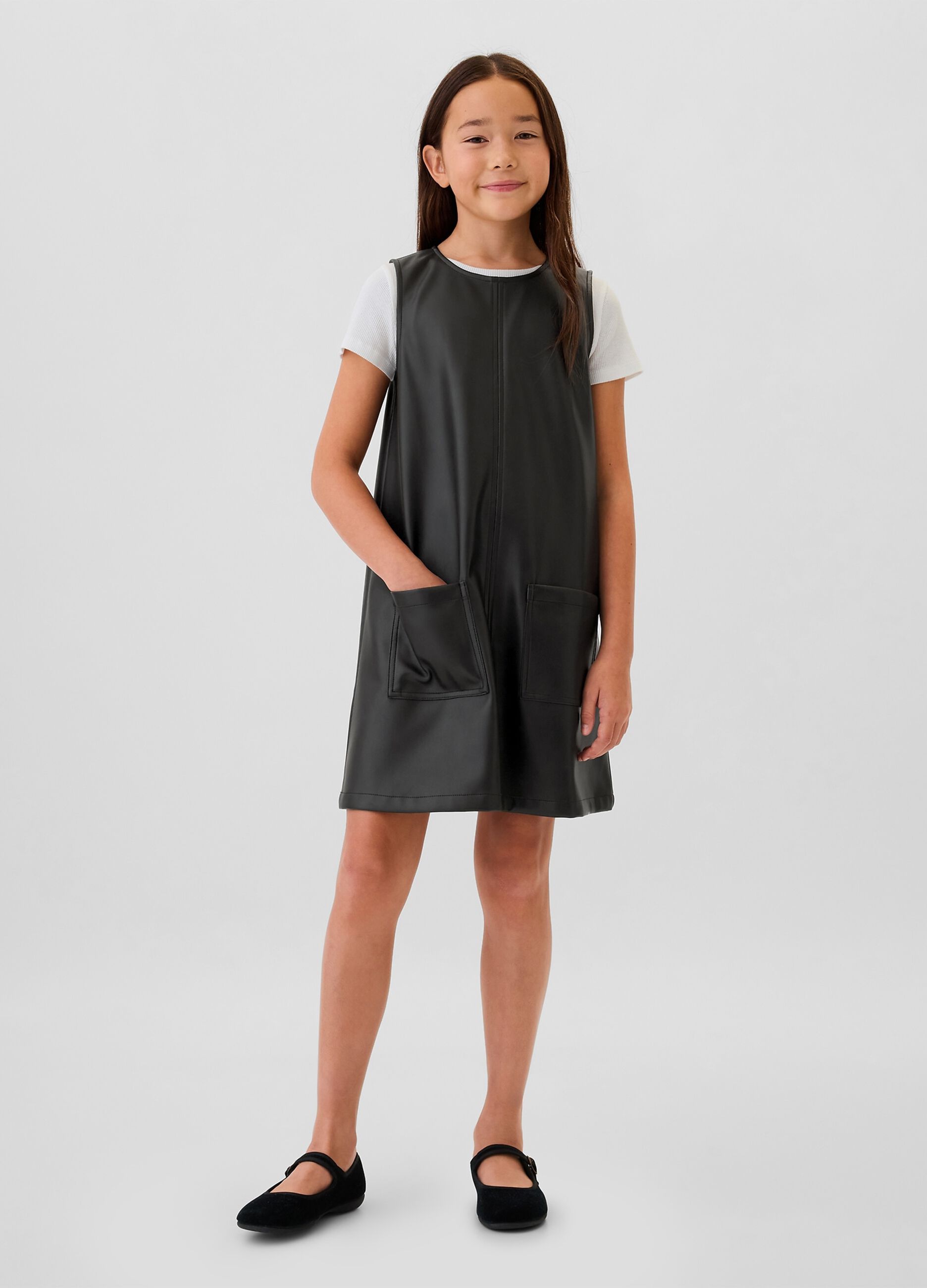 Short sleeveless shiny-effect dress