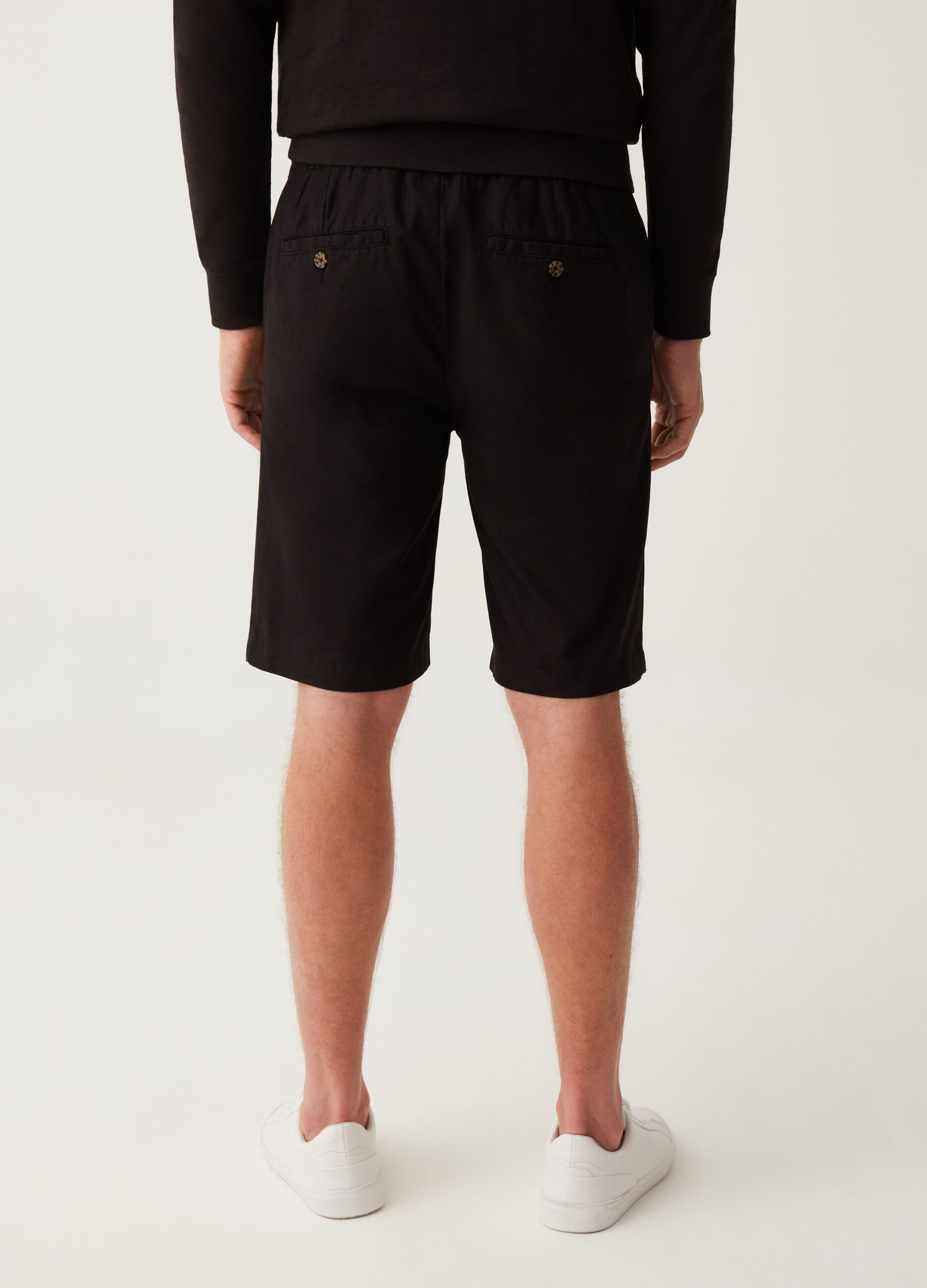LESS IS BETTER Bermuda shorts in linen and cotton canvas