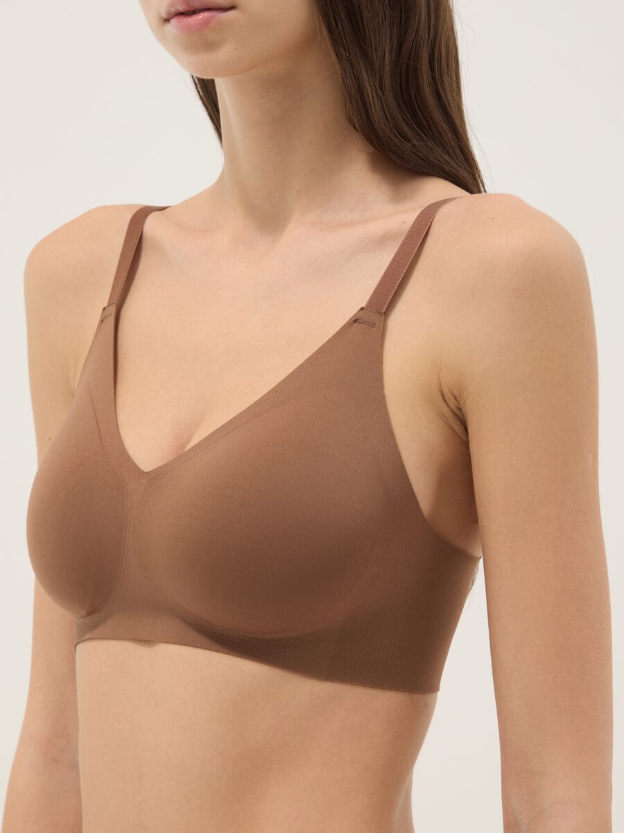 Sujetador marr&oacute;n sin costuras con relleno removible_3