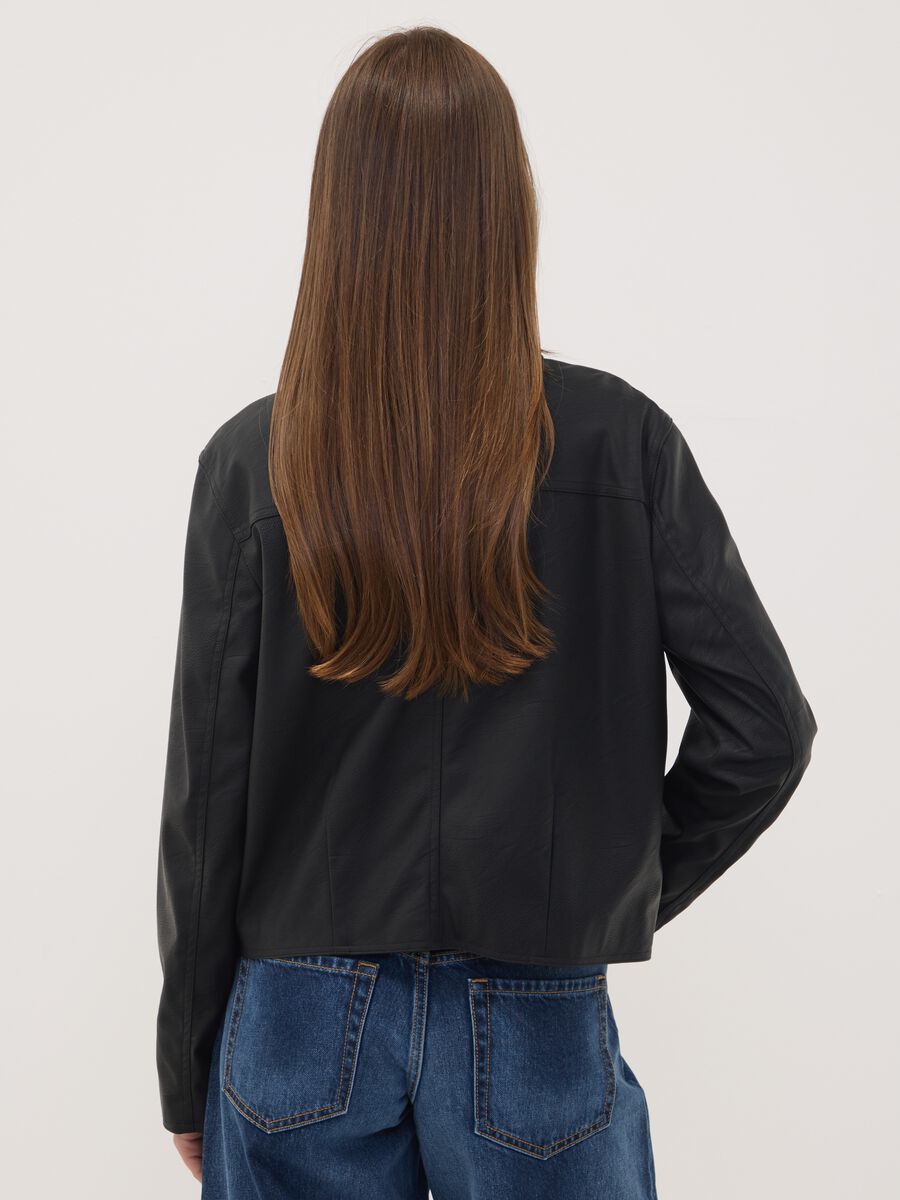 Black zip-up jacket with slim-fit collar_3