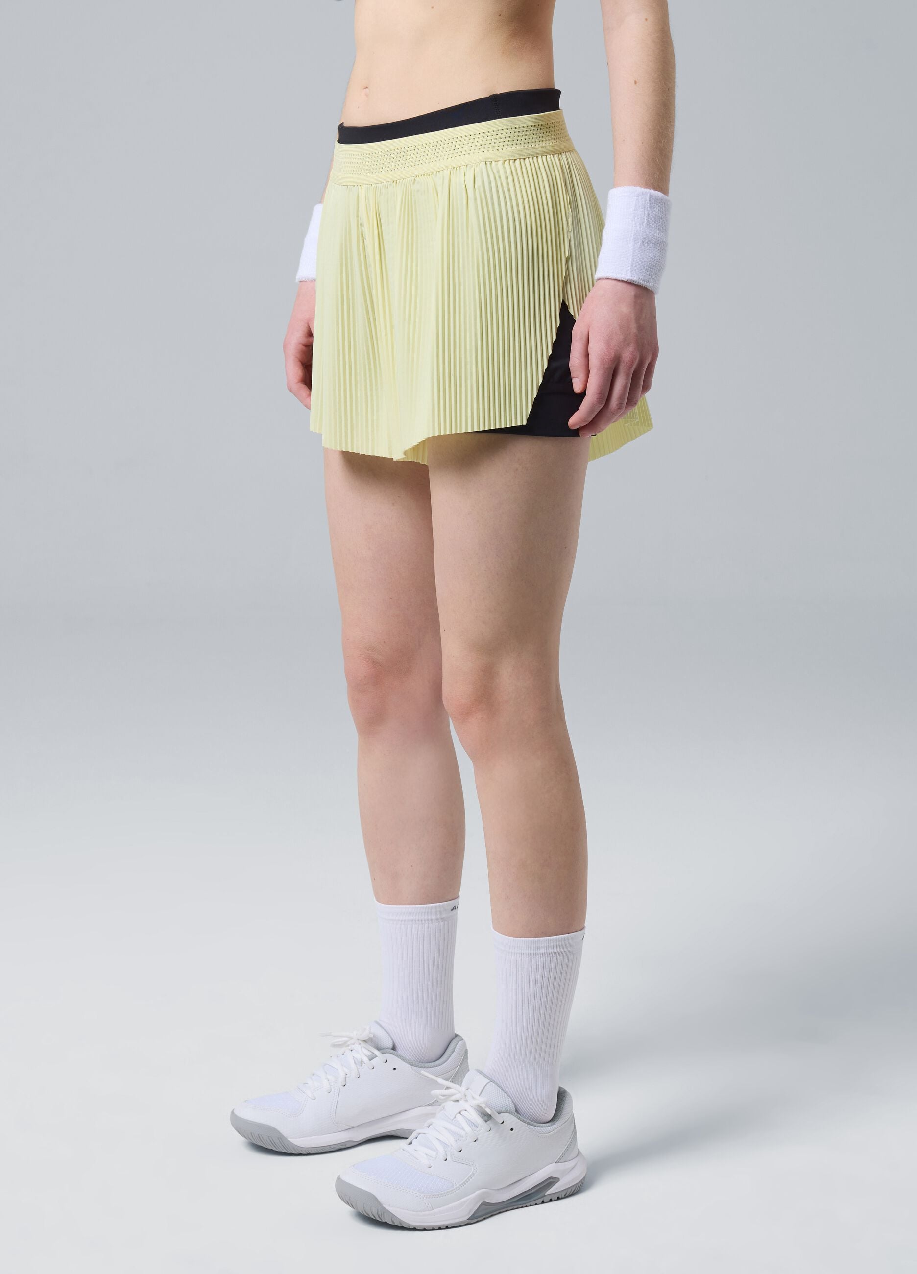 Gelbe, sportliche Plissee-Shorts ALTAVIA COURT aus elastischem Material mit herausnehmbarem Innenshort