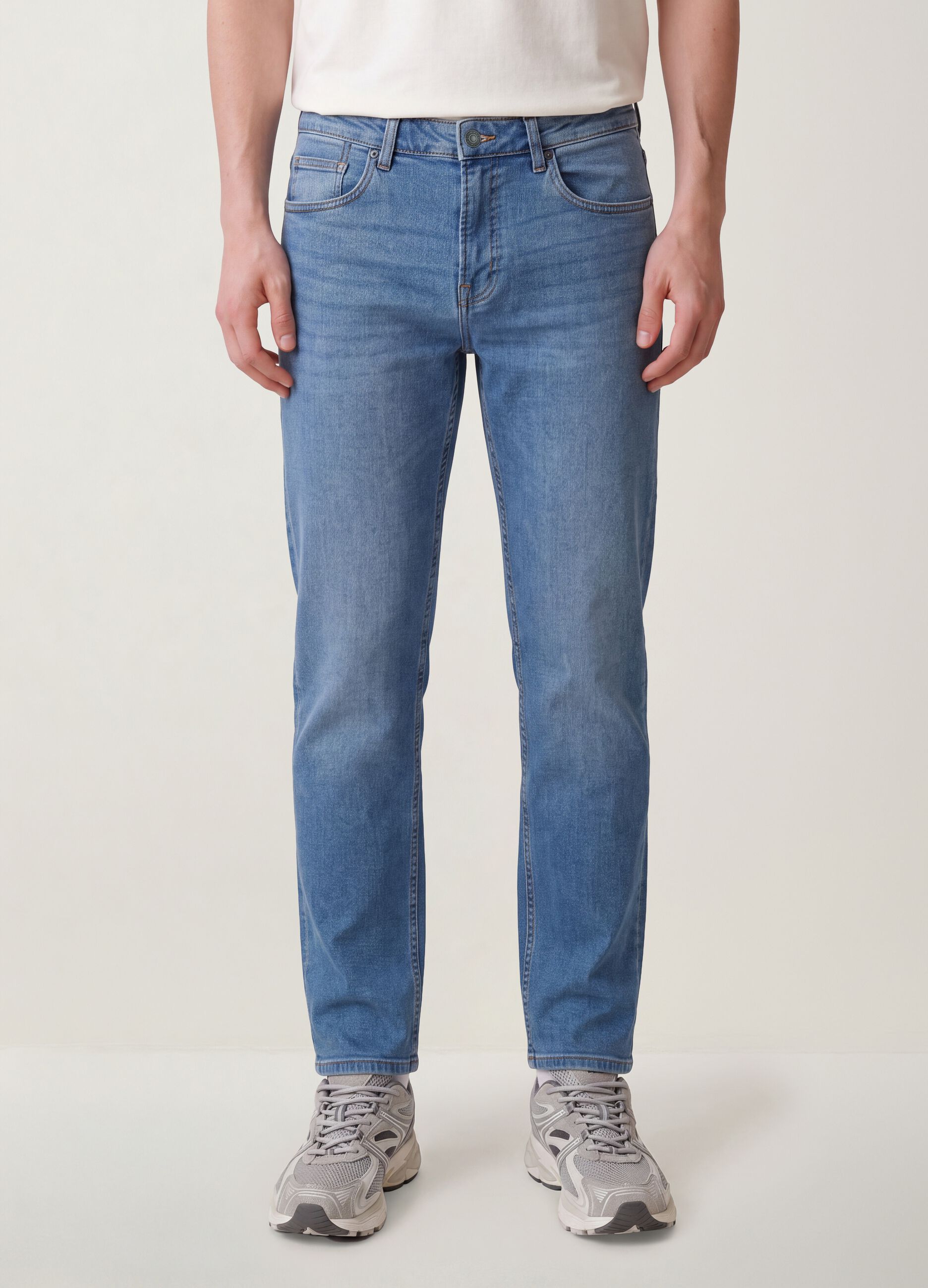 Hellblaue Comfort-Fit-Jeans aus Stretch-Baumwolle