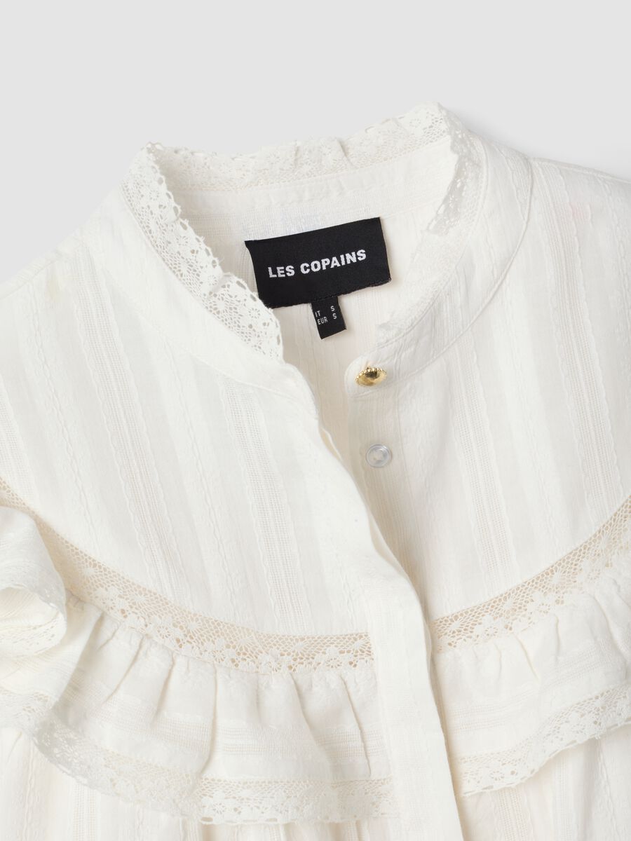 Camicia bianca in puro cotone con collo coreano e volant_1