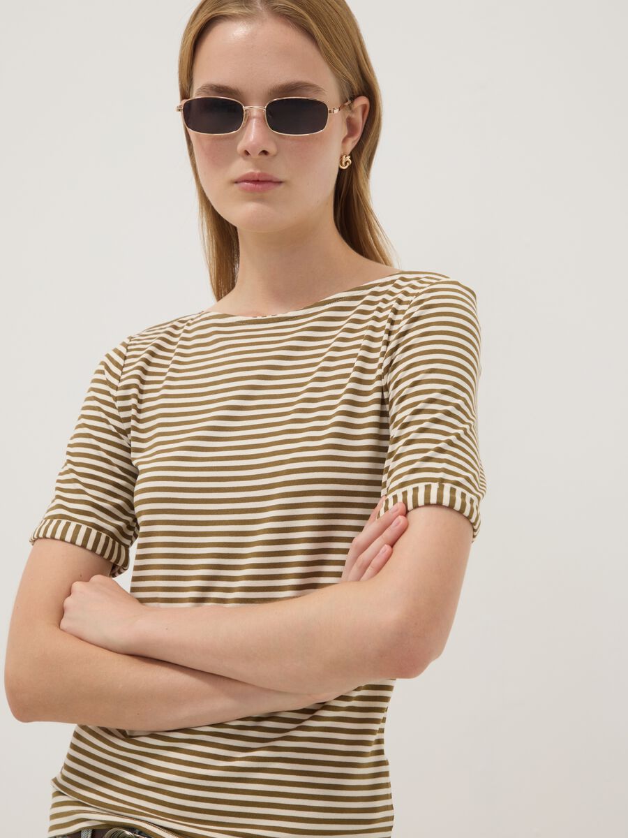 &Lambda;&epsilon;&upsilon;&kappa;ό &rho;&iota;&gamma;έ T-shirt &alpha;&pi;ό &epsilon;&lambda;&alpha;&sigma;&tau;&iota;&kappa;ή &beta;&iota;&sigma;&kappa;ό&zeta;&eta;_2