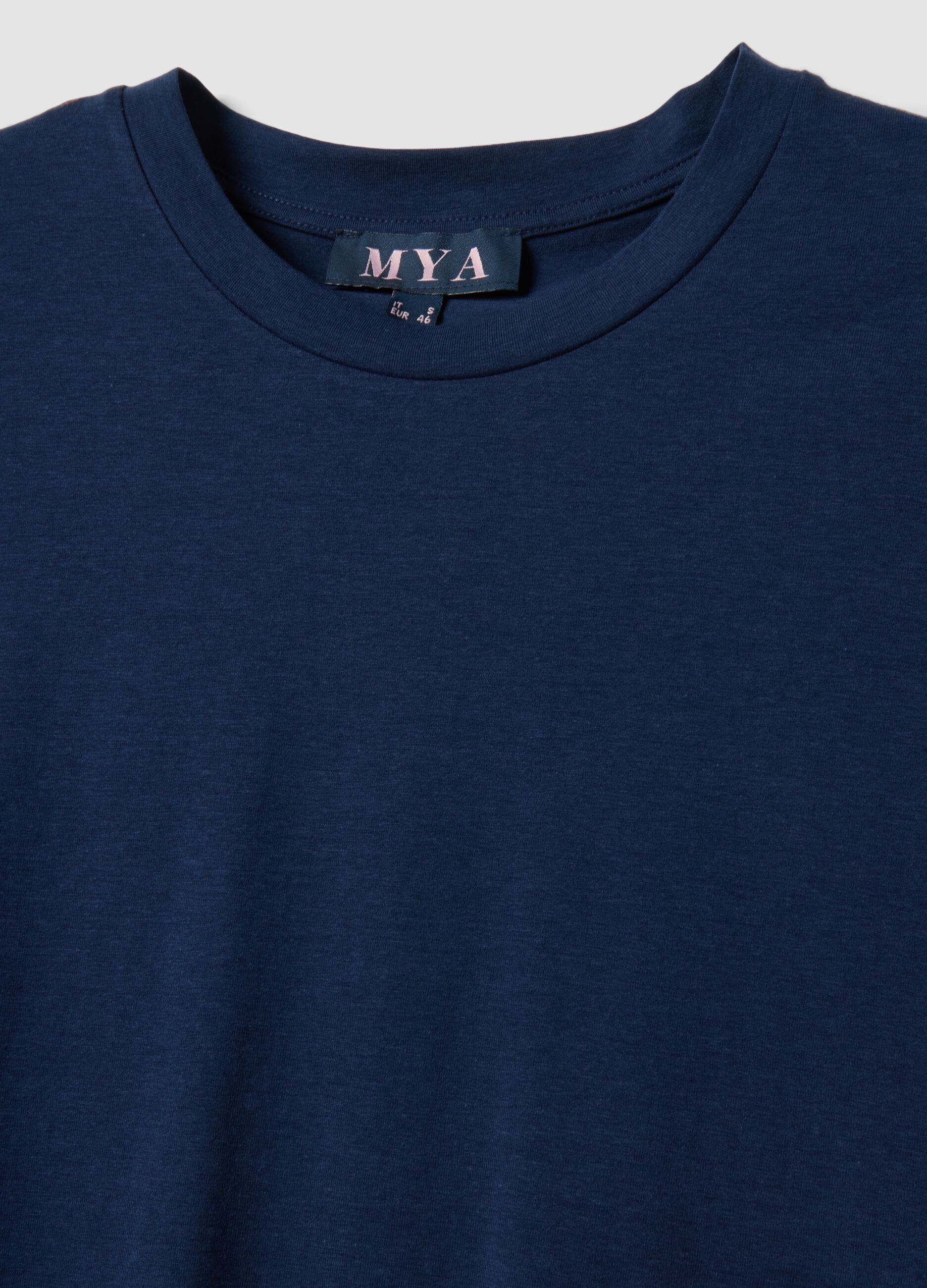 &Mu;&pi;&lambda;&epsilon; &kappa;&omicron;&nu;&tau;&omicron;&mu;ά&nu;&iota;&kappa;&omicron; T-shirt &alpha;&pi;ό &epsilon;&lambda;&alpha;&sigma;&tau;&iota;&kappa;ό &beta;&alpha;&mu;&beta;ά&kappa;&iota; &kappa;&alpha;&iota; modal