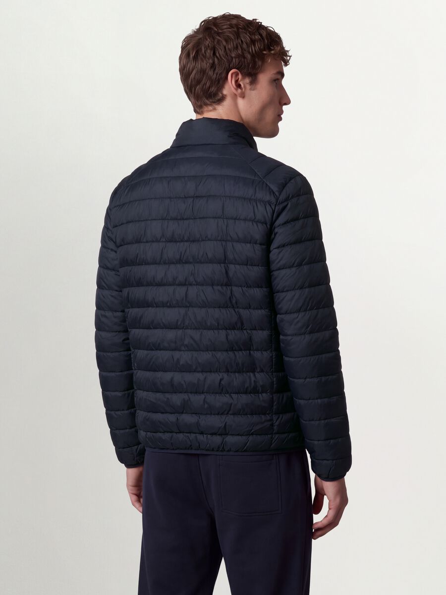 Chaqueta Ultralight azul acolchada, corte regular con cremallera_3
