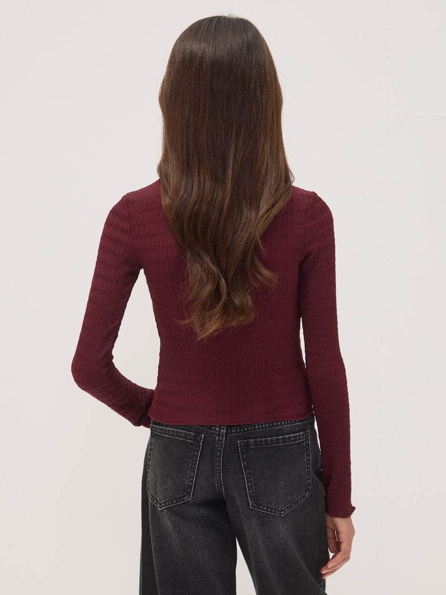 Rotes Langarm-T-Shirt aus Stretchstoff mit Rundhalsausschnitt_2