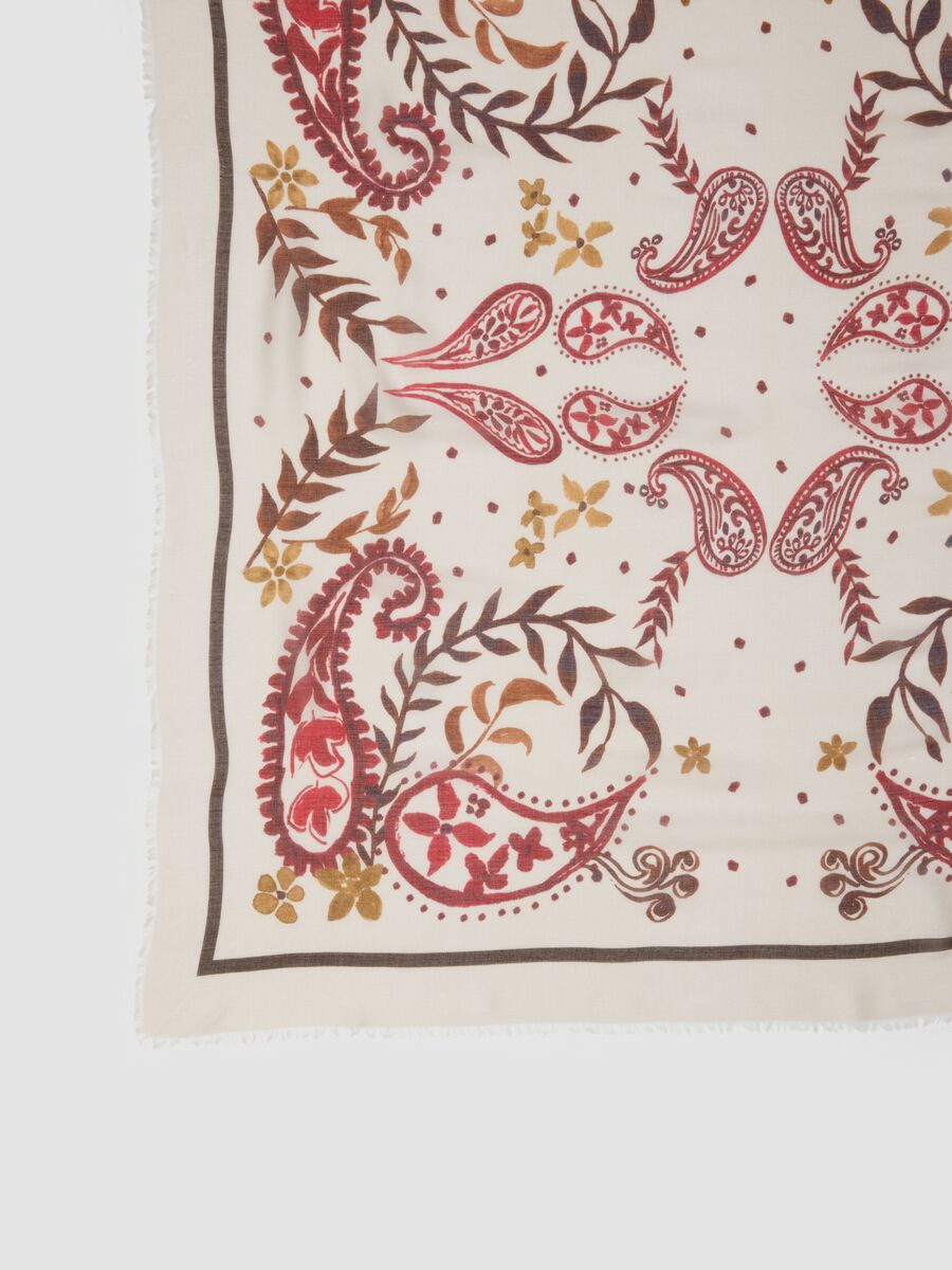 White pure viscose scarf with paisley print_3