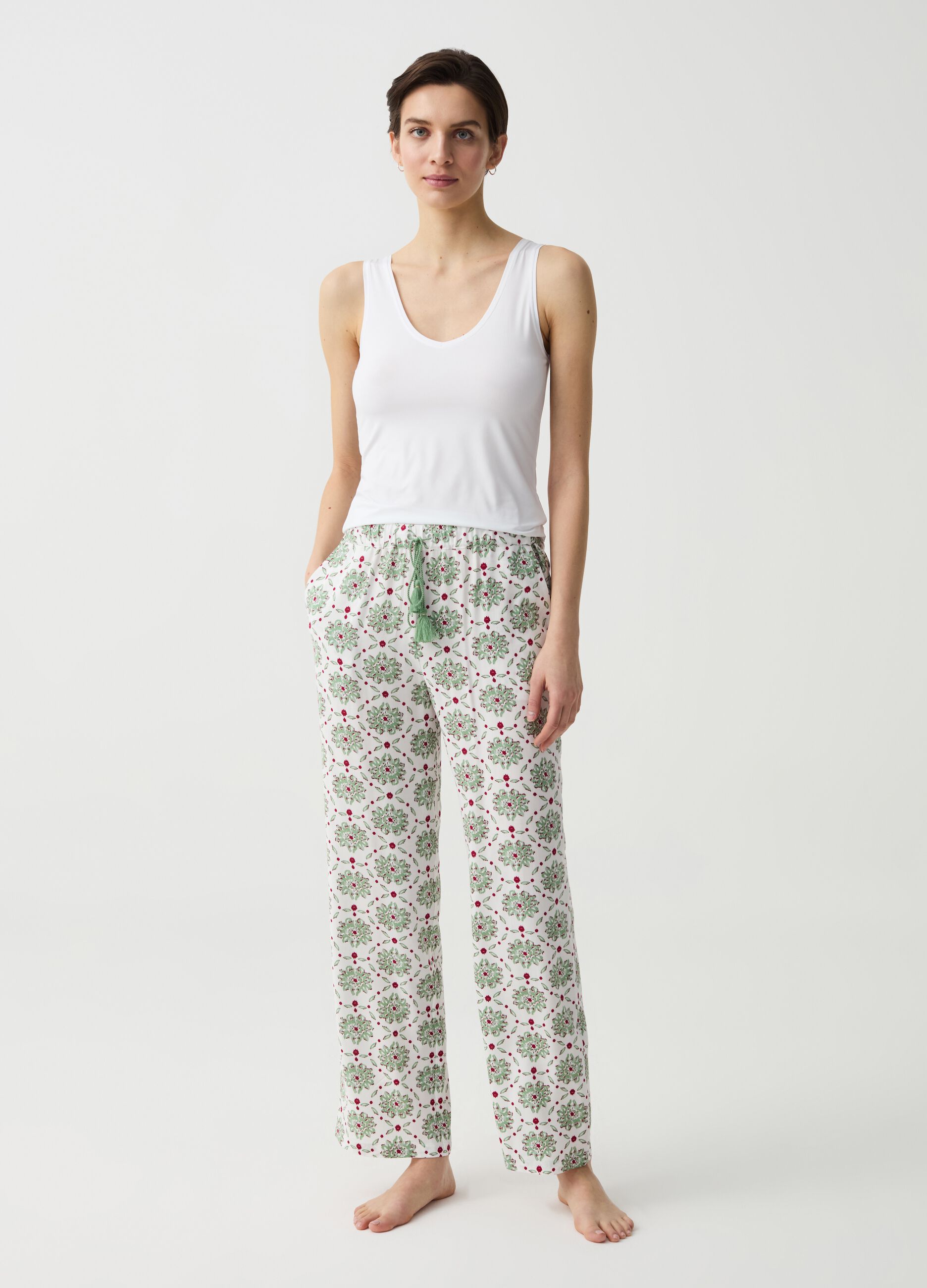 Pyjama trousers with drawstring and tassels
