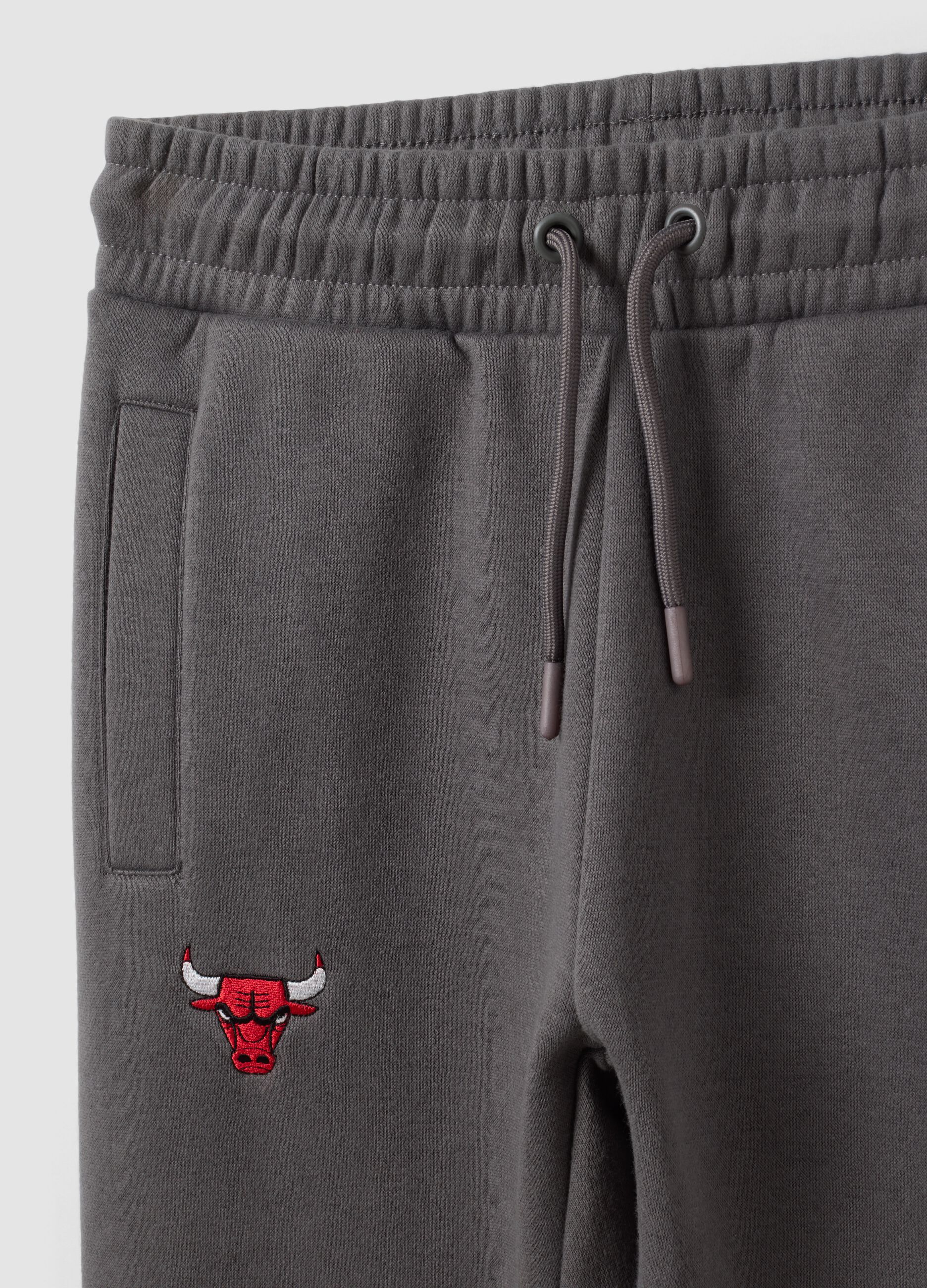 Graue Jogginghose aus Baumwollmischung mit Chicago Bulls Print