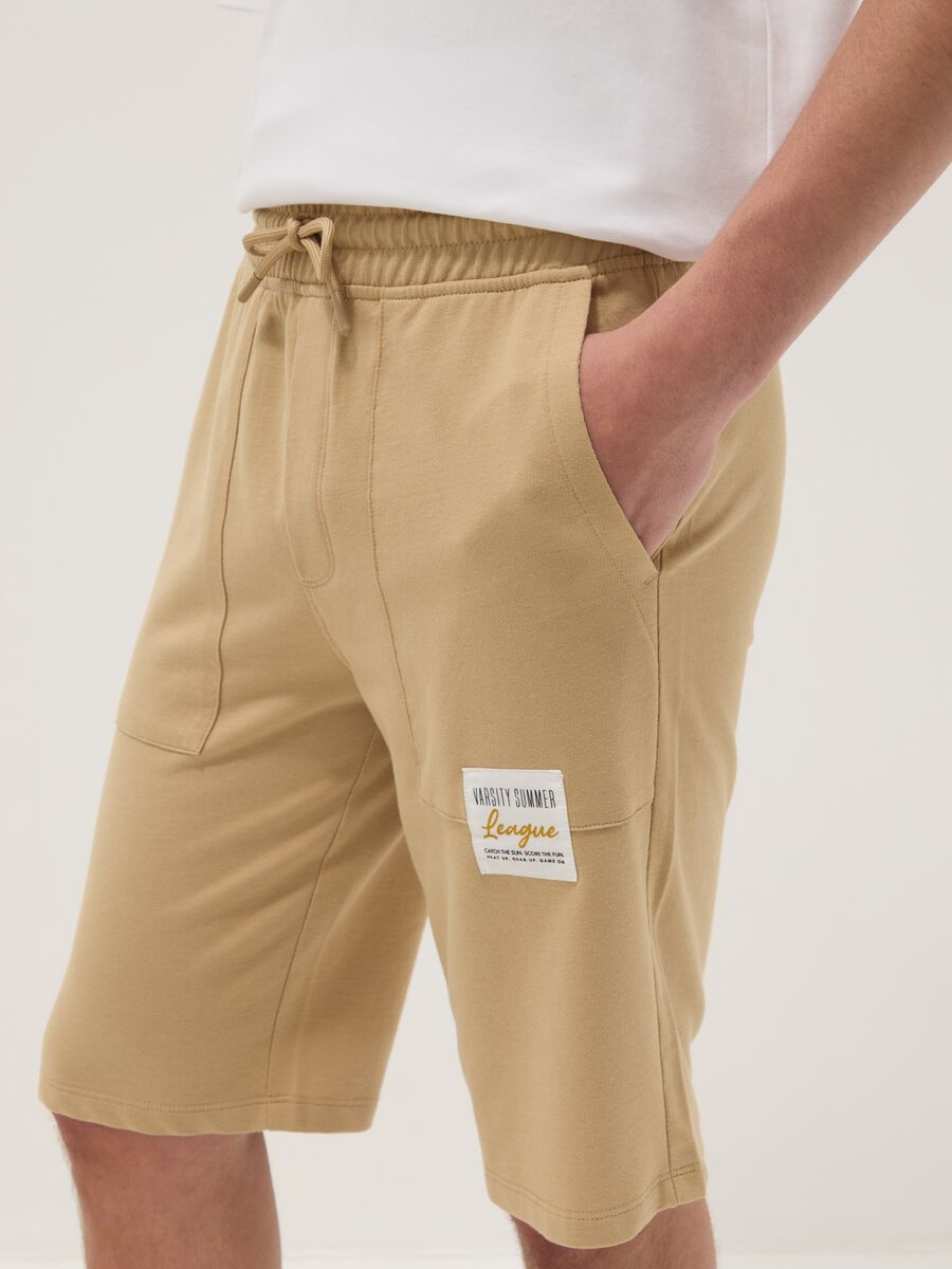 Pantalones cortos de algod&oacute;n puro beige ajustados para ni&ntilde;o_2