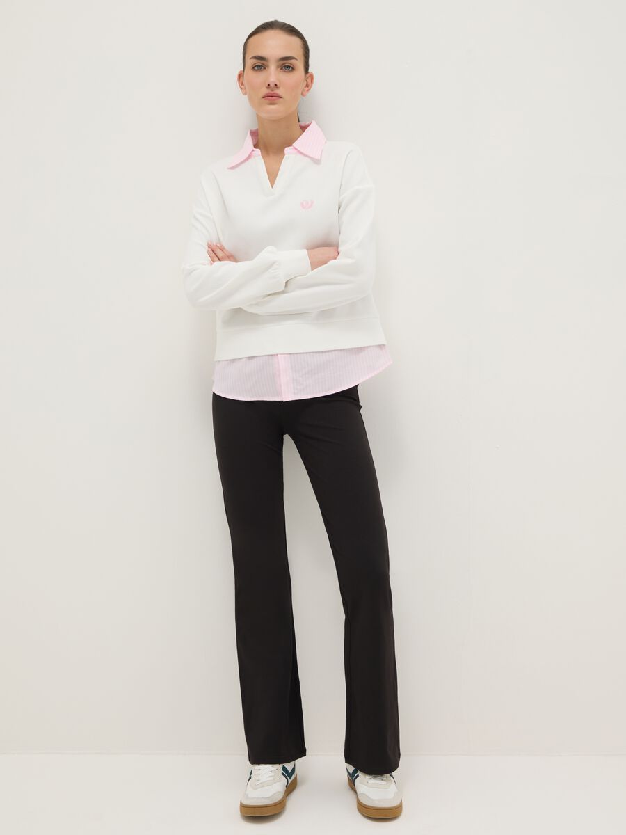 Leggings pretos em algod&atilde;o el&aacute;stico com corte flare_0