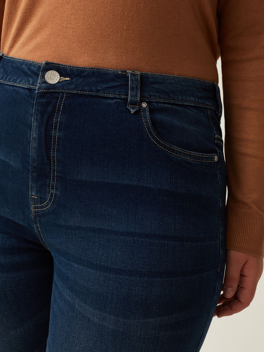 Curvy bell-bottom stretch jeans_3