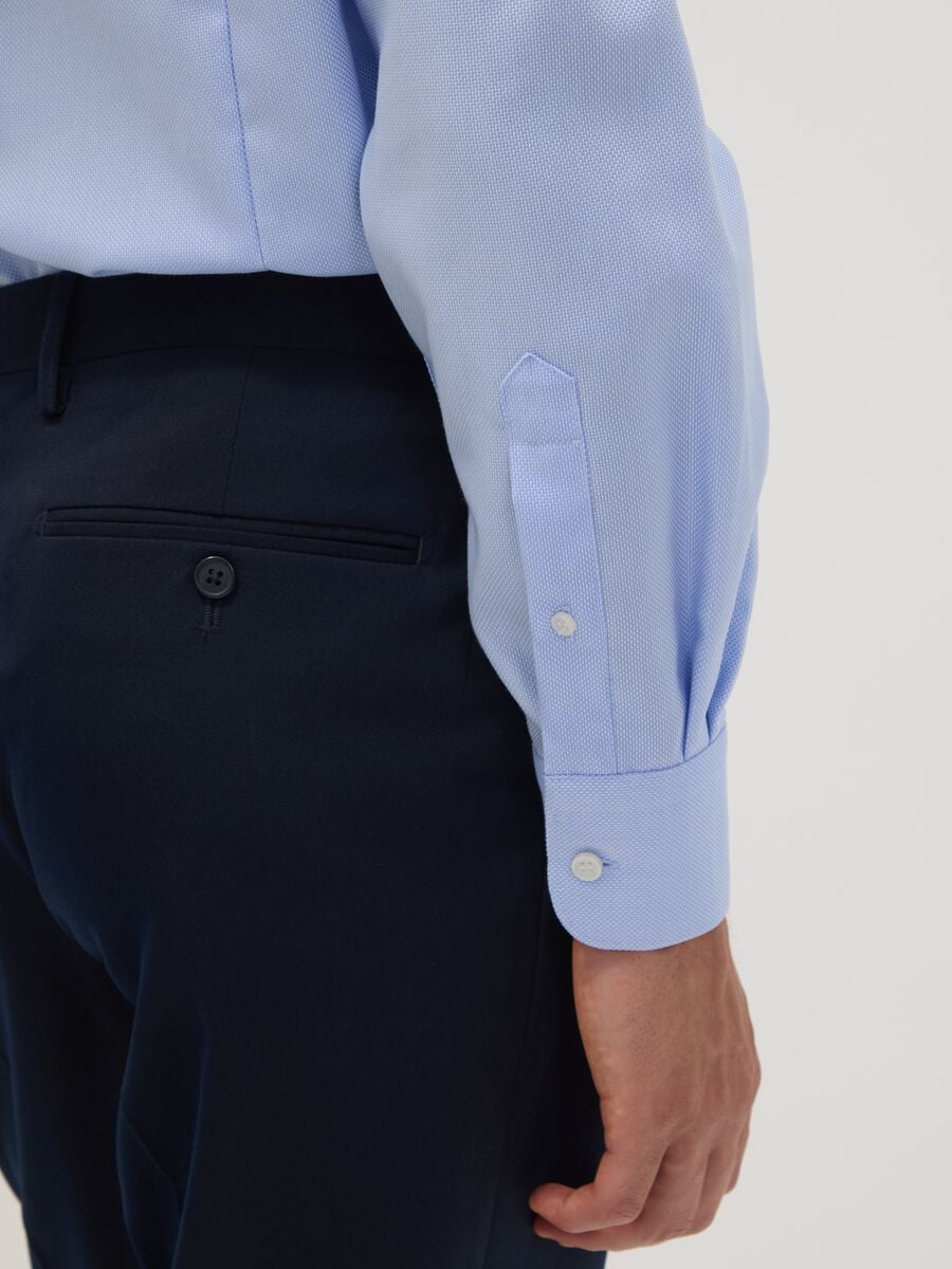 &Gamma;&alpha;&lambda;ά&zeta;&iota;&omicron; slim-fit &pi;&omicron;&upsilon;&kappa;ά&mu;&iota;&sigma;&omicron; &alpha;&pi;ό 100% &beta;&alpha;&mu;&beta;ά&kappa;&iota; &mu;&epsilon; &gamma;&alpha;&lambda;&lambda;&iota;&kappa;ό &gamma;&iota;&alpha;&kappa;ά, no-iron_2