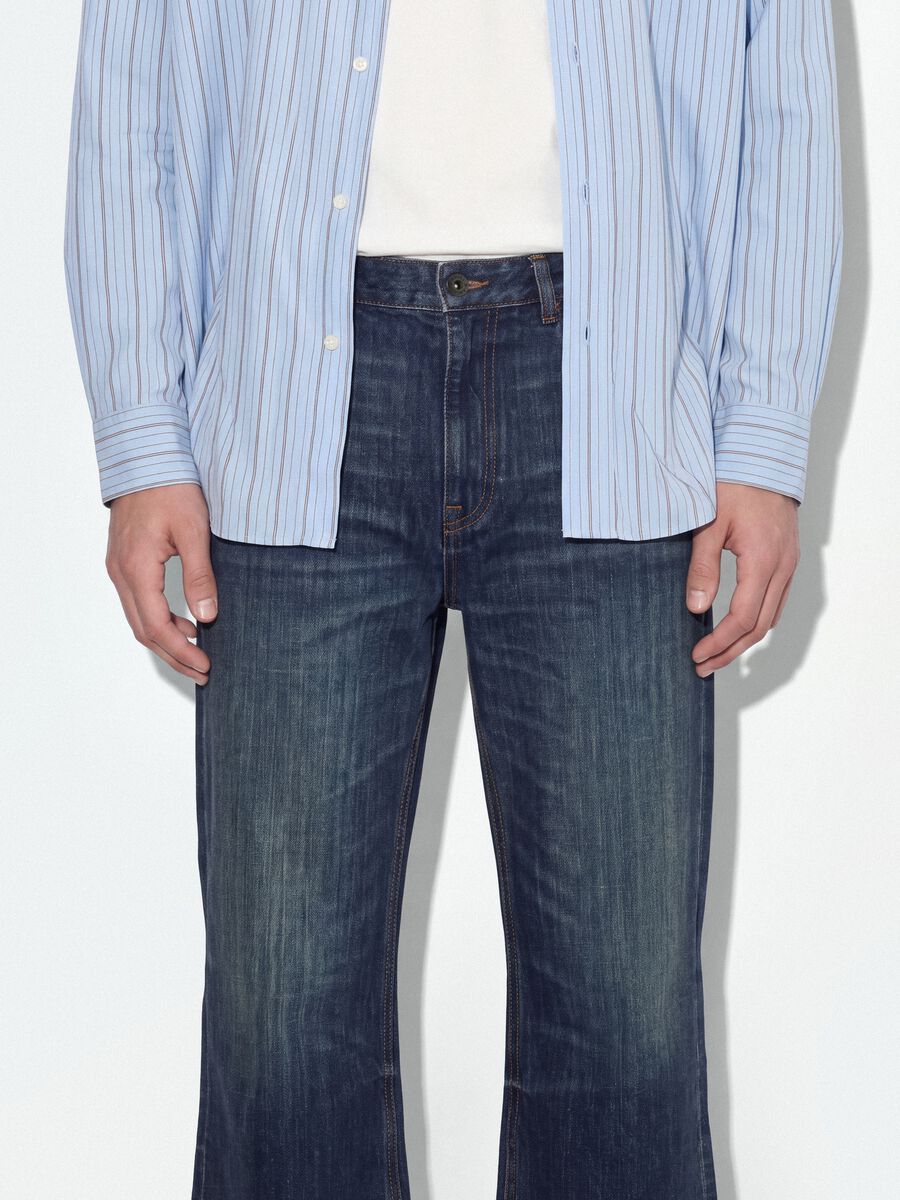 Jeans de ganga azul em algod&atilde;o puro com corte flare_3