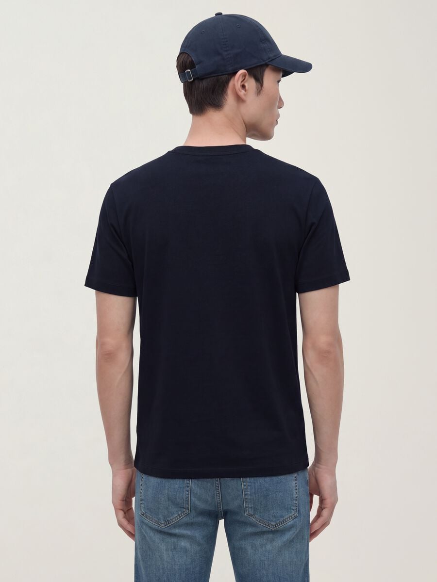 Camiseta negra de algod&oacute;n puro mercerizado, cuello redondo y corte regular_2
