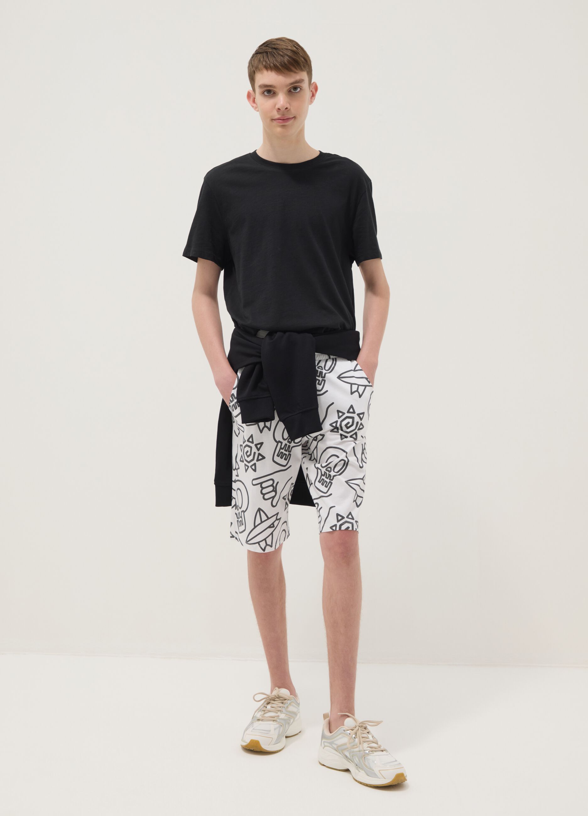 White pure cotton all-over print shorts for boys, regular fit