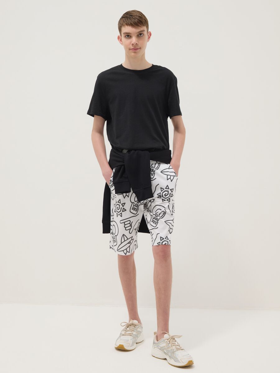 White pure cotton all-over print shorts for boys, regular fit_0