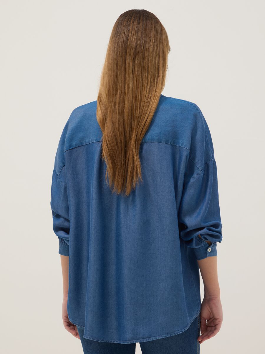 Maternity shirt in pure blue lyocell regular fit with buttons_2