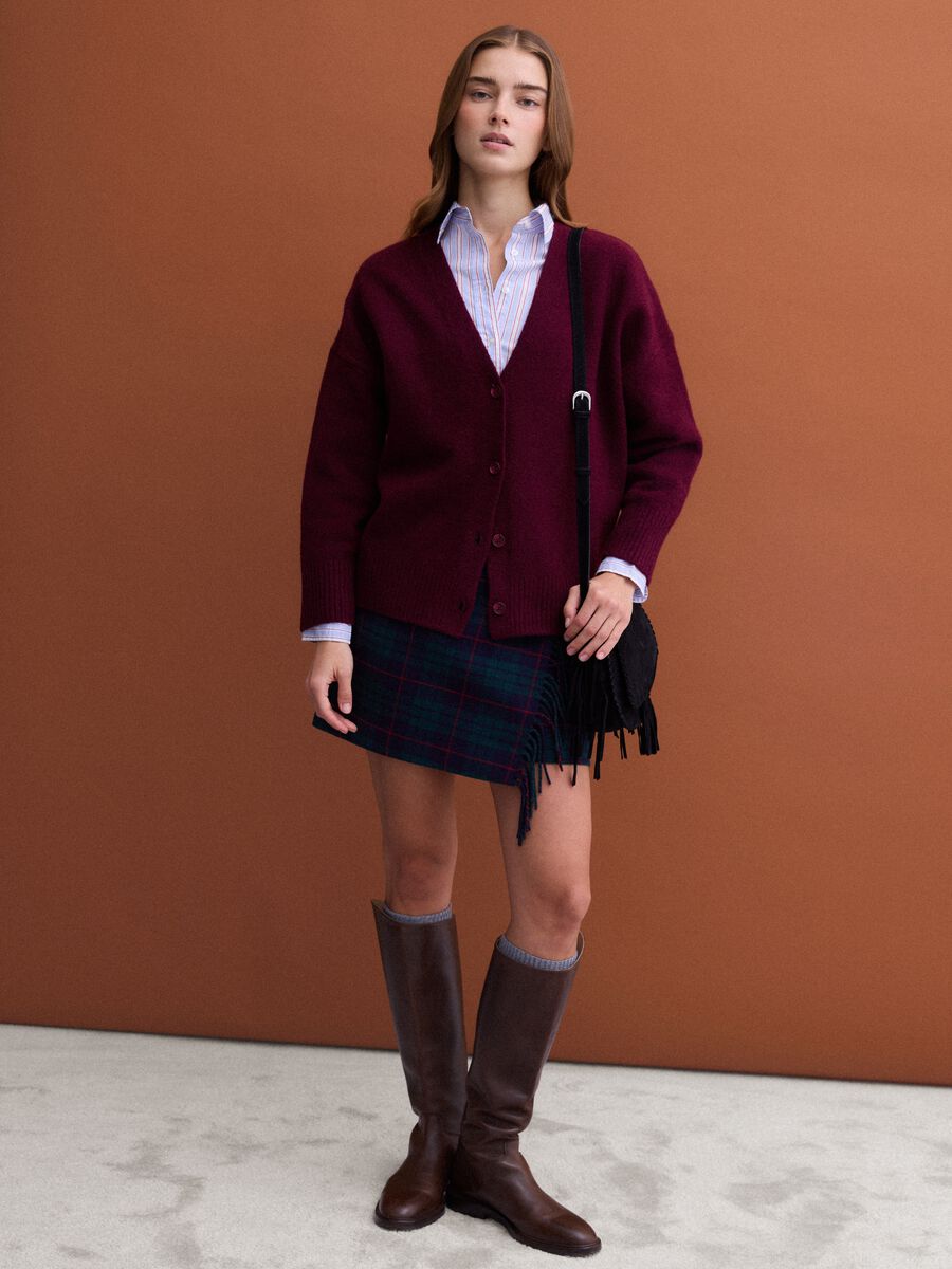 Red stretch-wool cardigan with deep V-neck_1