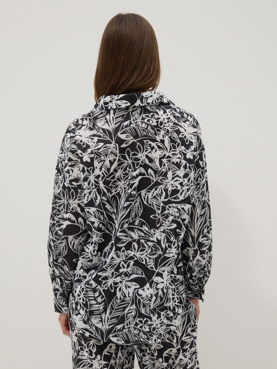 Mehrfarbiges Baumwollhemd mit Blumenprint und V-Ausschnitt_3