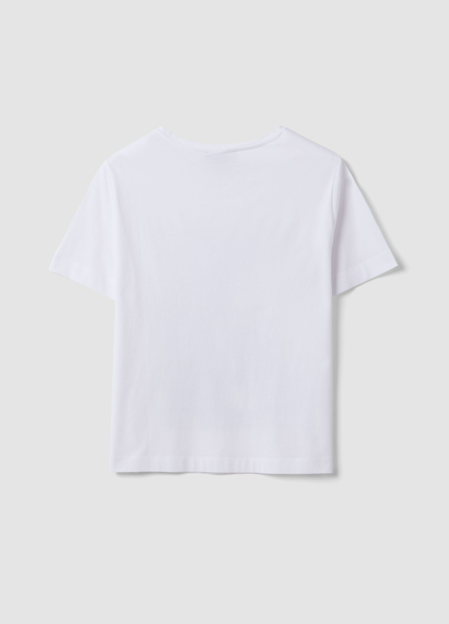 &Lambda;&epsilon;&upsilon;&kappa;ό T-shirt &alpha;&pi;ό 100% &beta;&alpha;&mu;&beta;ά&kappa;&iota; &mu;&epsilon; &gamma;&rho;&alpha;&phi;&iota;&kappa;ό &tau;ύ&pi;&omega;&mu;&alpha;, regular fit