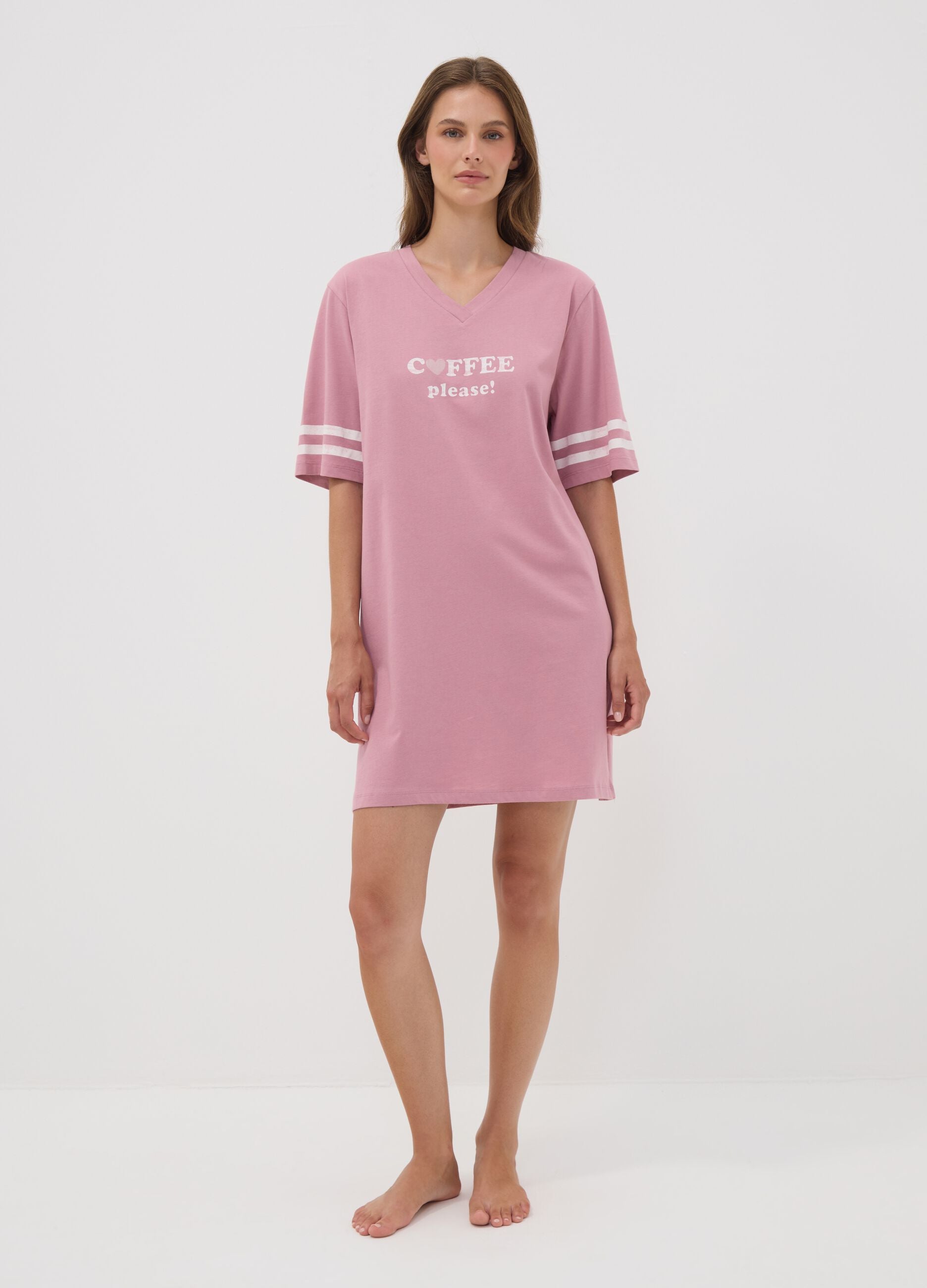 Camicia da notte rosa in puro cotone organico con scollo a V con stampa