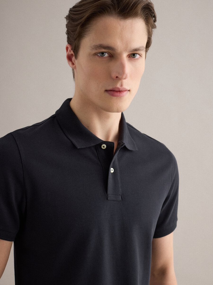 &Mu;&alpha;ύ&rho;&omicron; &pi;ό&lambda;&omicron; &mu;&epsilon; &kappa;&omicron;&nu;&tau;ά &mu;&alpha;&nu;ί&kappa;&iota;&alpha; &alpha;&pi;ό &kappa;&alpha;&theta;&alpha;&rho;ό &beta;&alpha;&mu;&beta;ά&kappa;&iota;, &kappa;&alpha;&nu;&omicron;&nu;&iota;&kappa;ή &gamma;&rho;&alpha;&mu;&mu;ή_3