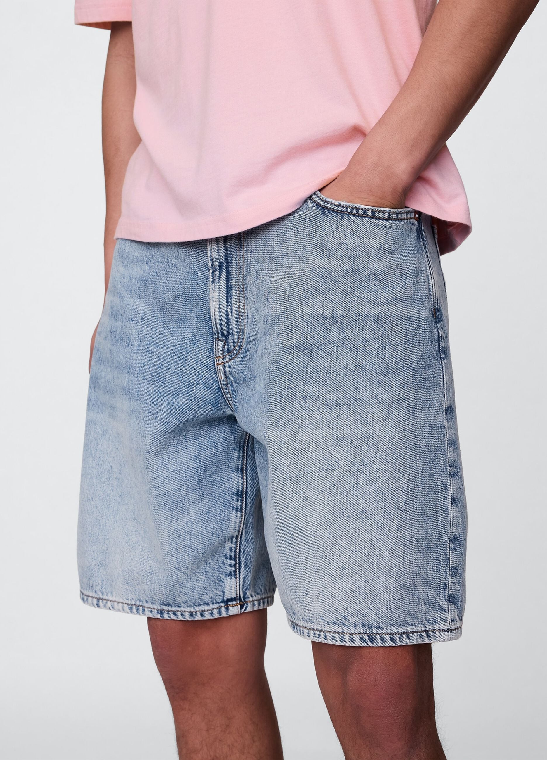 Blaue Jeans-Bermudas