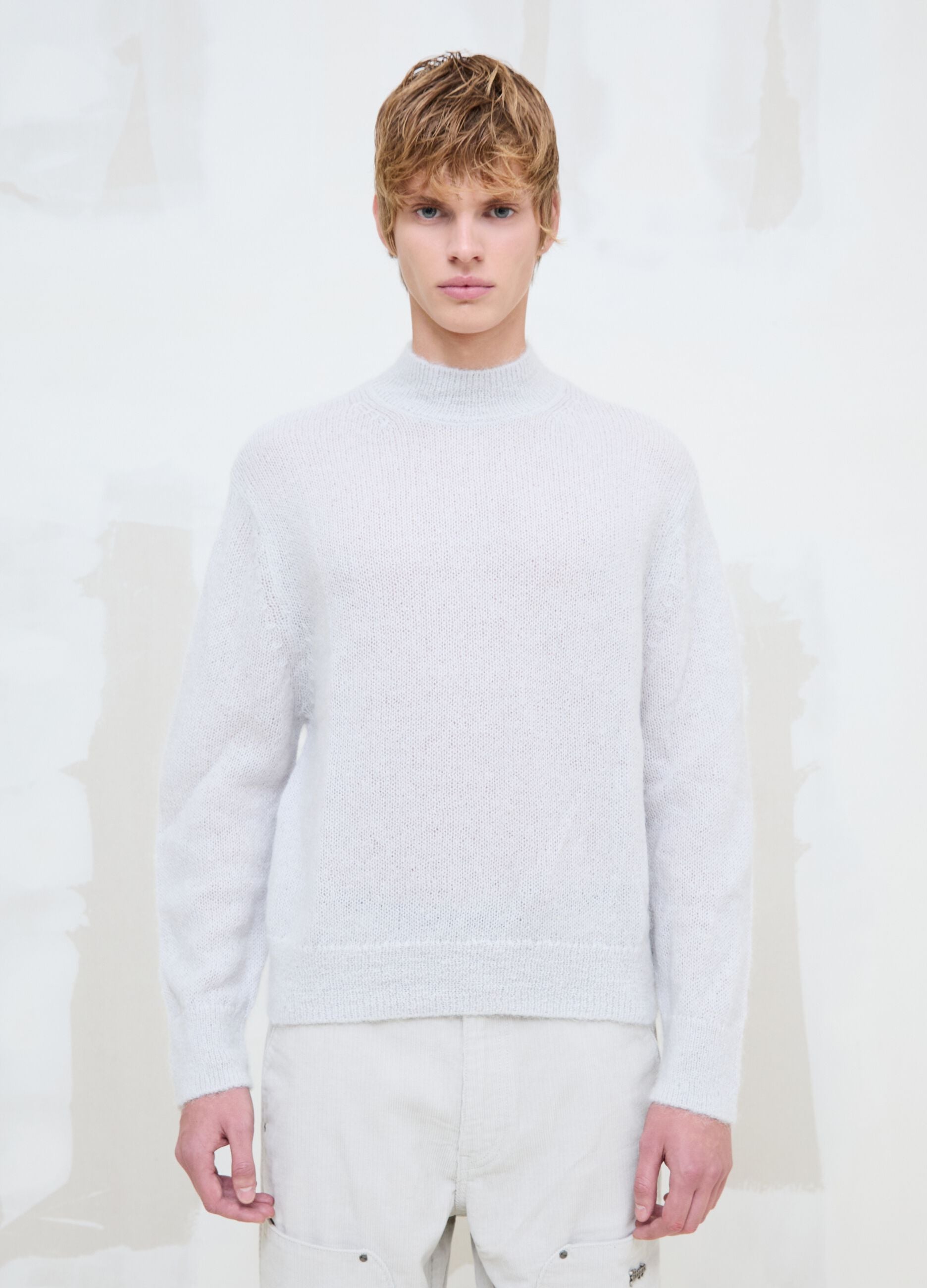 Mohair-Rundhalspullover in Hellbeige