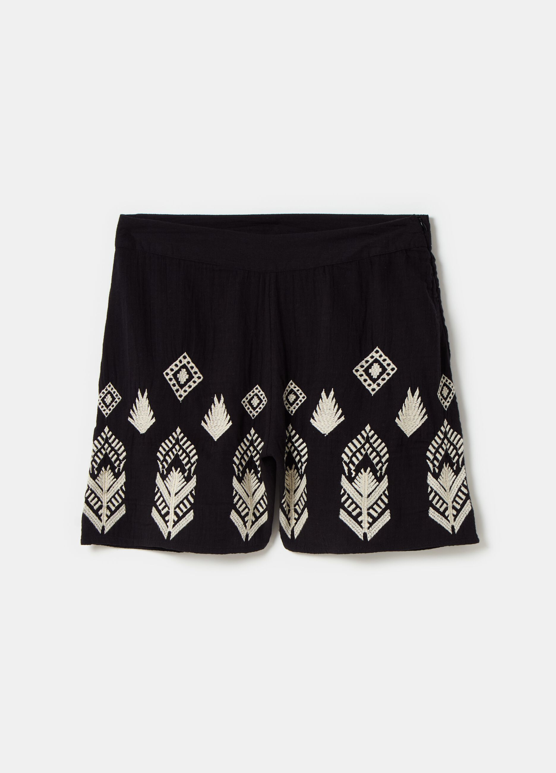 Shorts in garza con ricami etnici
