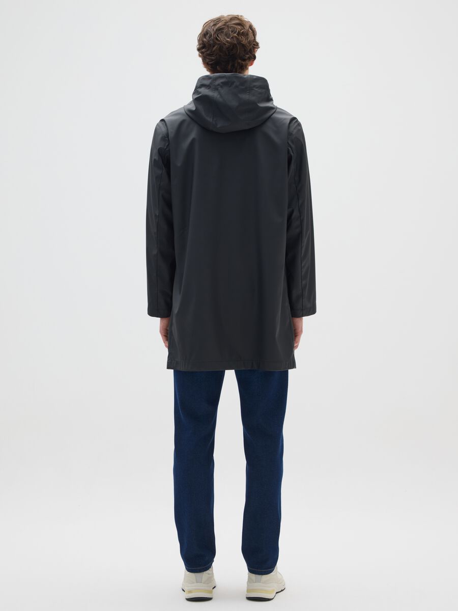 Black lightweight waterproof jacket regular fit_2