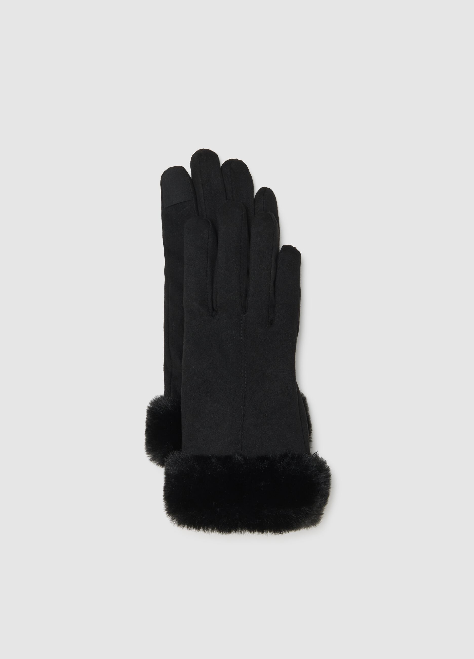 Padded black gloves with soft edge