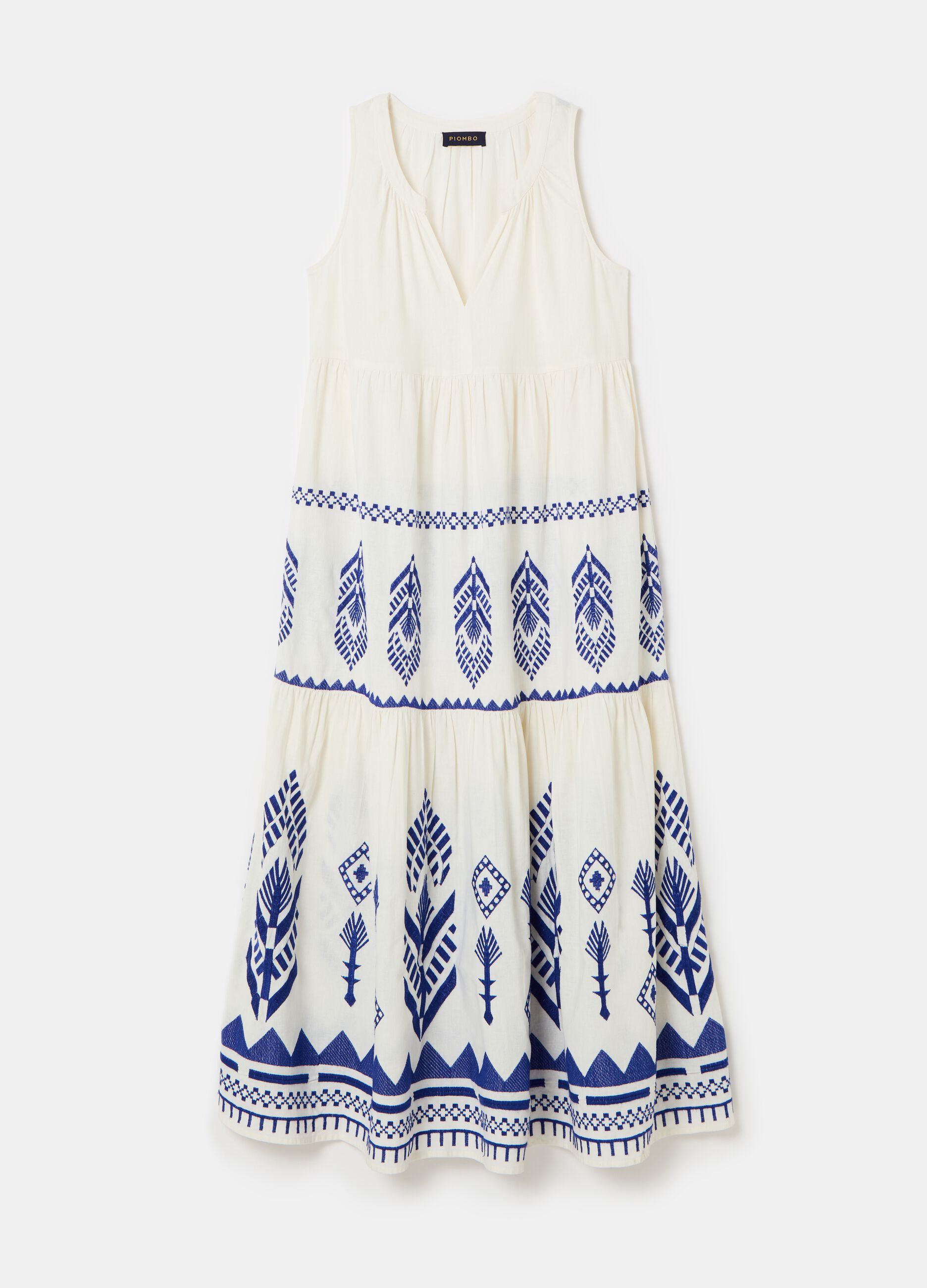 Long sleeveless dress with ethnic embroidery