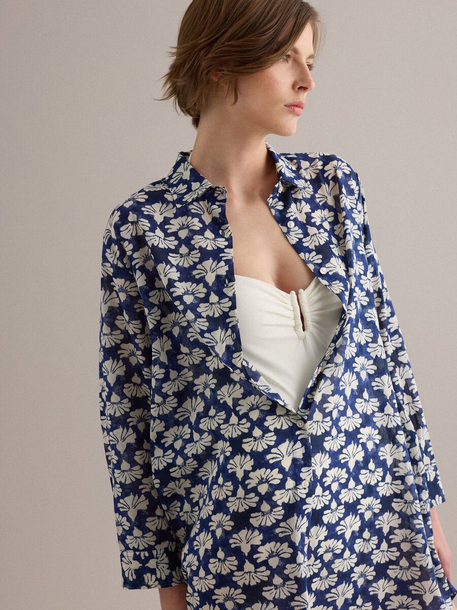Caftan bleu en pur coton &agrave; imprim&eacute; floral_0