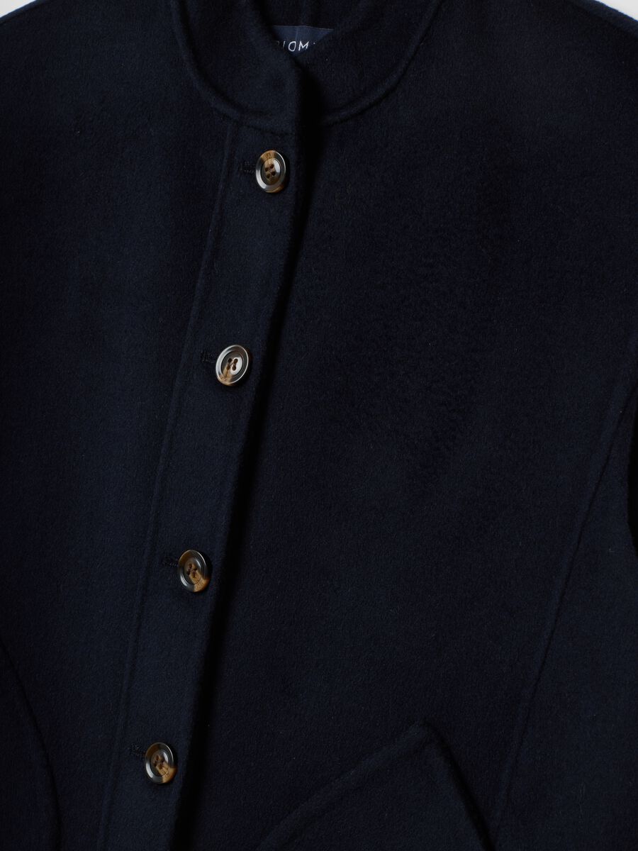 Blaues Gilet aus Woll-Viskose-Mix mit aufgesetzten Taschen_5