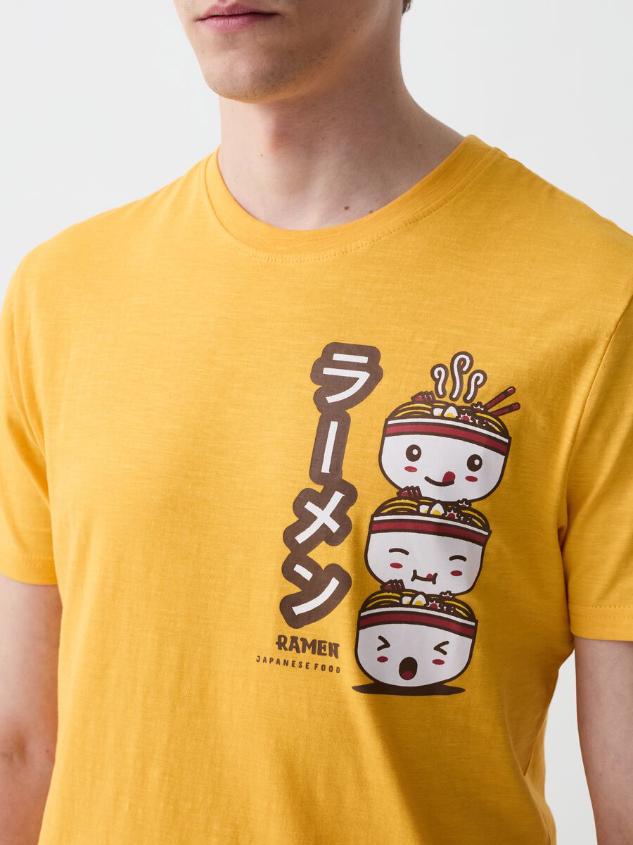 Camiseta de algodón con estampado ramen_1