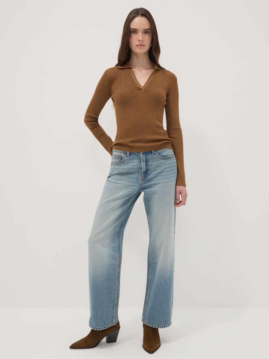 Camisola castanha canelada em mistura de viscose com gola polo_2