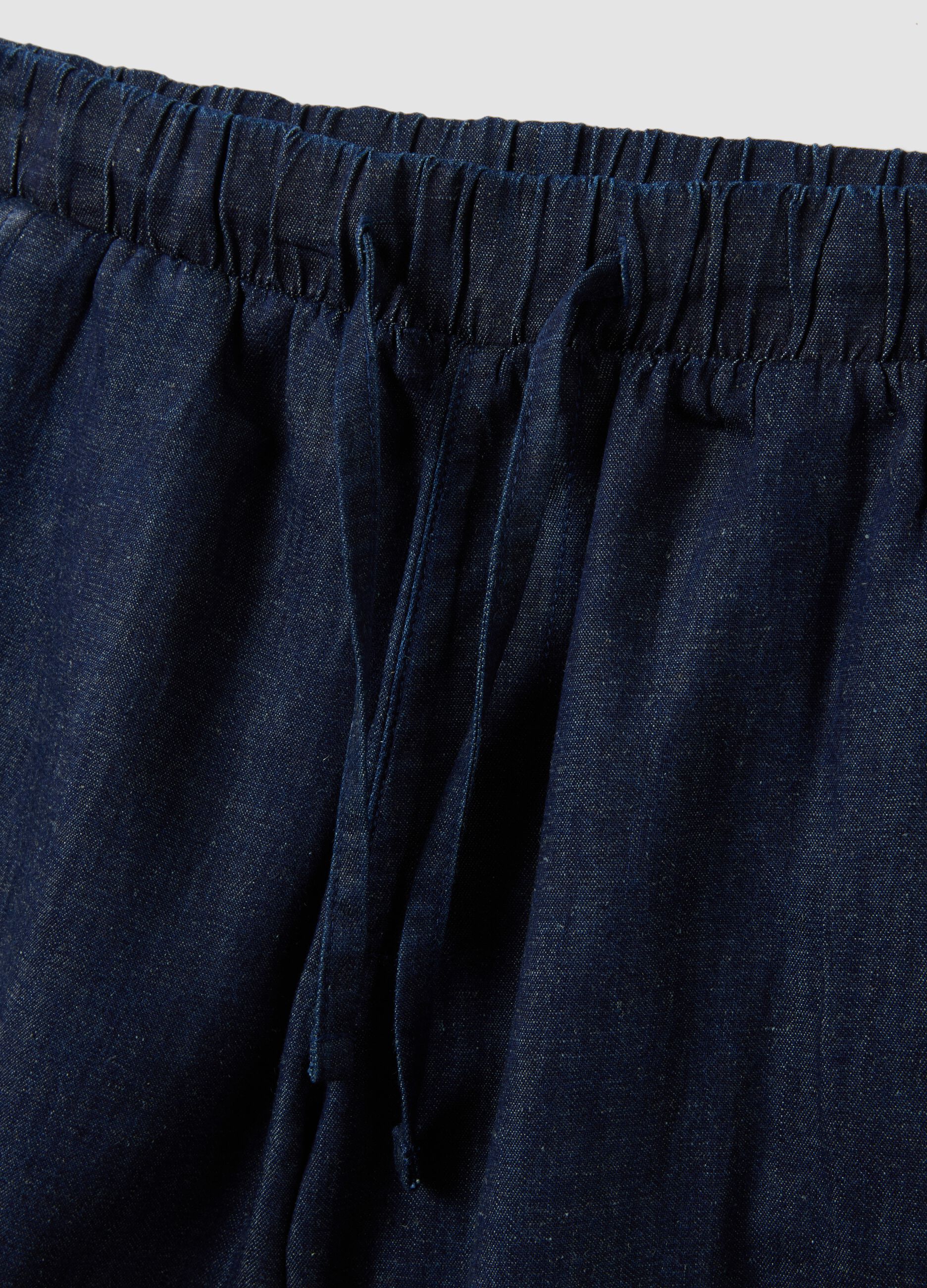 Blue cotton-blend denim shorts, regular fit with frayed hem